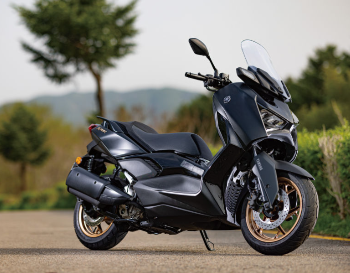 XMAX300